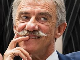 AFD-Politiker Uwe Junge gegen die neue Verteidigungsministerin AKK