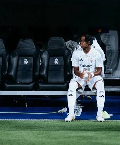 Endrick warmed up for 27 minutes today but he got no chance to play even a  single minute. After the game, he was captured training with Pintus at the  Bernabéu.