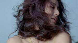ヌーディで綺麗すぎる 井川遥の 美しさ に迫った動画をチェック 4yuuu 美髪 ヘアスタイリング 美容