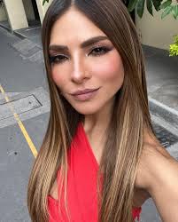 Wow! Definitivamente el rojo le queda perfecto a nuestra querida  #AlejandraEspinoza. #FashionFriday 📷: Alejandra Espinoza