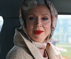 Fern Rogers's Instagram, Twitter & Facebook