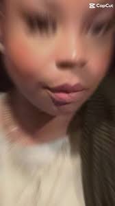 Tina Vee (@queveee17)