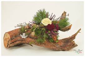 Dekorierter Ast Als Herbstgesteck Mit Wachsrose Gesteckeallerheiligen Dekorierter Ast Als Herbstgest Treibholz Arbeiten Grab Dekoration Weihnachten Dekoration
