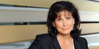 For thirteen years she was the host of 7 sur 7, a weekly news and politics television show for which she interviewed world figures of the day, including bill clinton, mikhail gorbachev, and madonna. Anne Sinclair Net Worth 2020 Wiki Married Family Wedding Salary Siblings