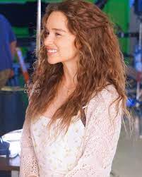 Emilia Clarke Fan On Instagram The Prettiest Emiliaclarke Emilia Clarke Curly Hair Styles Long Hair Styles Hair Styles