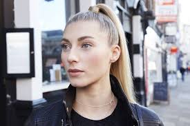 The less frizz, the longer and healthier your hair appears. 25 Cute Hairstyles For Women With Straight Hair In 2021