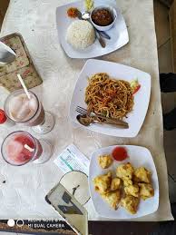 Melalui rumah makan istana bundo kamu dapat membeli kebutuhan harianmu. Cafe Gallery Bondowoso Restaurant Reviews Photos Tripadvisor