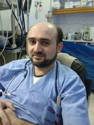هذا الرجل هو طبيب الأطفال الوحيد في حلب استشهد و ترك وراءه ما تبقى من اطفال حلب يتامى بعد رحيله أطفال حلب ايتام بعد استشها Doctor In Revolution Aleppo