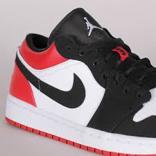 The silhouette that started it all now returns over three decades later , colored and constructed in true form. Shelta Nike Air Jordan 1 Low Black Toe 553558 116