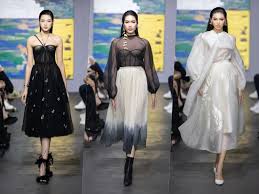 Jun 22, 2021 · mẫu áo này là tác phẩm của ntk hùng việt. Top 3 Hoa Háº­u Viá»‡t Nam Má»Ÿ Man Show Ä'áº§u Tien Táº¡i Viá»‡t Nam Cá»§a Ntk Tráº§n Hung