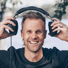 For years, I stepped away from fitness. At the time, I told myself it was  to serve others so I would spend hours investing into my team while  neglecting myself. The pivot,