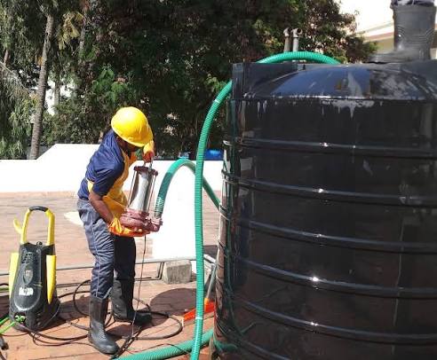 Overhead water tank cleaning