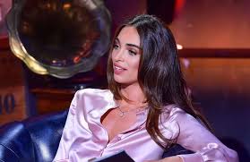 Analisi completa dei dati instagram di lorella boccia. Venus Club Il Nuovo Programma Di Italia 1 Con Lorella Boccia