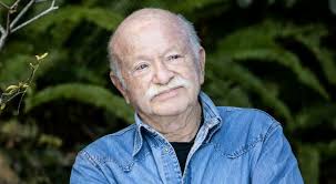 Fumo vietato, Gino Paoli: «È un errore, pronto a fondare il partito dei  tabagisti. Fumando sono arrivato a 88 anni»