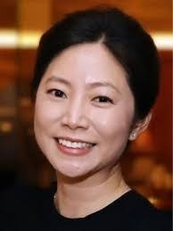 Laura Mun's Instagram, Twitter & Facebook