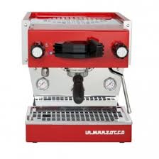 The clean lines and familiar charm of the linea occupy many of the cafes, roasteries, and chains whose names have defined the industry. La Marzocco Linea Mini Red Caffe Italia