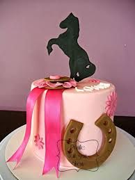 Gateau Sur Le Theme De L Equitation Prunille Fait Son Show Deco Gateau Anniversaire Gateau Gateau De Poney