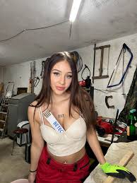 Braucht wer eine Freundin in 2025 - Handwerkerin , 169cm - Single like a  Pringle - Liebe es zu zocken - Habe zwei Kissen immer dabei - Kuschel gerne