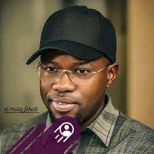 Le Zoo National d'Abidjan est devenu depuis 1972, un établissement public  immatriculé sous le titre n°16862 /CF Bingerville. Le Zoo est sous tutelle  du Ministère de l'Environnement, des Eaux et Forêts. A