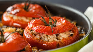 Retrouvez La Recette Des Tomates Farcies Aux Riz Recette Recette Facile Recette Plat Facile Et Tomate Farcie Riz