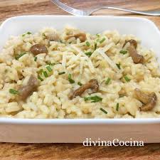 Risotto con calabacita2 cebollas medianas picadas 1 taza de arroz integral 2 tazas de calabaza en cubos pequeños 2 a 2 y 1/2 tazas de caldo light de verduras 1 taza de leche descremada 1/4 de taza de queso rallado. Risotto De Setas O Champinones Receta De Divina Cocina