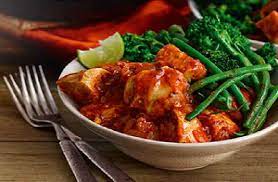 1 onion, peeled and finely chopped. Easy Chicken Curry With Spicy Broccoli And Green Beans Simple Slimming World Recipes
