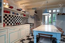Schachbrett Fliesen Kuche Interieur Lizenzfreie Fotos Bilder Und Stock Fotografie Image 34264201