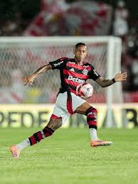 Flamengo diverge de parcelas e venda de Wallace Yan ao Red Bull se arrasta