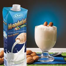 A me piace molto berla anche d'inverno o durante un dolce aperitivo al bar. Dais La Granita Con Latte Di Mandorla E Una Comoda ÙÙŠØ³Ø¨ÙˆÙƒ