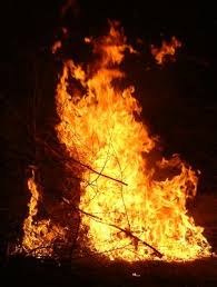 Plan your trip to britzer garten popular vacation destinations Osterfeuer In Berlin Mit Flammenwarme Gegen Die Kalte Hauptstadtstudio Comhauptstadtstudio Com