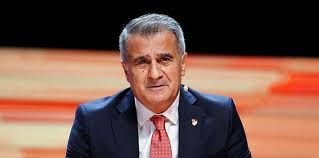 Çocukluk zamanlarında futboldan çok basketbola ilgisi olan güneş, trabzon'da futbol daha çok sevildiği için basketbol oynayacak arkadaş bulamıyordu. Senol Gunes Anadolu Da Basladik Istanbul Da Bitirelim Fotomac