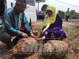 Di zaman kesultanan melaka , sultan telah mengambil langkah mengenakan cukai perdagangan impot ke atas. Nisan Di Zaman Kesultanan Melayu Melaka Ditemui Berselerak