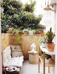 Gestalte Deinen Balkon Schon Gemutlich U A Mit Satsumas Blumenstander In Bambus Weiss Plantura Garten Ideen Tipps Gemuse Obst Krauter Dekoration In 2020 Balkon Dekor Kleine Terrasse Design Kleines Balkon Dekor