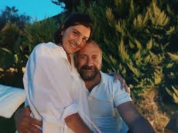 Berguzar korel is a turkish actress and a model. Halit Ergenc Berguzar Korel Georgian Fans Facebook