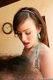 Jennifer White gives Ron Jeremy a nice massage (PornPros - 16 Pictures)