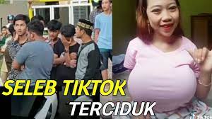 Artis tiktok bernama miftahul husna atau lebih dikenal nama instagram nya @miftahulhusna03 tercyduk oleh warga dan di. Viral Detik Detik Miftahul Husna Terciduk Artis Tiktok Youtube