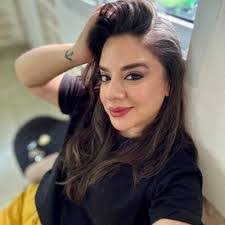 Bella Mil's Instagram, Twitter & Facebook