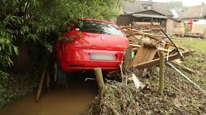 Heute nacht von süd nach nord durchzug von teils schweren gewittern mit hoher unwettergefahr. Unwetter Uber Deutschland Starkregen Und Gewitter Verursachen Immense Schaden Stern De