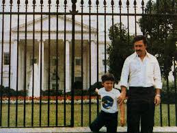 Pablo Escobar In Front Of The White House With His Son In 1981 Pablo Escobar Pablo Emilio Escobar Pablo Escobar Son