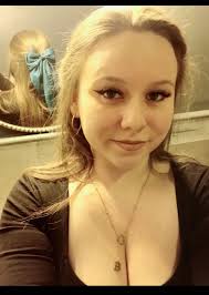 Can anyone get rid of the frizzys in my hair, thank you so much !