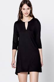 .cette nouvelle vidéo, vous allez apprendre comment égayer et accessoiriser la petite robe noire. Total Look Noir Comment Porter Un Total Look Noir