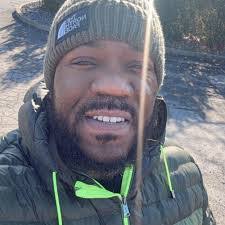 Nina Hooker's Instagram, Twitter & Facebook