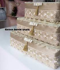 Halime Acar Hanimin Uclu Ipek Hurc Seti Allah Hayirli Etsin Kendin Yap Dugun Kurdele Oyasi Dugun Ayrintilari