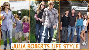 Apr 01, 2021 · roberts decided to join instagram in 2018 because her kids thought it would be cool, she told winfrey. Julia Roberts Husband Kids And Life Style Youtube