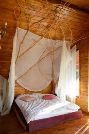 Cazarea in casa din copac de la predeal este un must have, daca ai un weekend liber. CÄƒsuÅ£a Din Copac Acolo Unde Nu CauÅ£i Cazare Ci Doar Amintiri Pentru O ViaÅ£Äƒ Efoartebine Ro