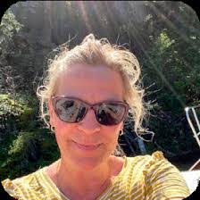 Kerry Appleton's Instagram, Twitter & Facebook