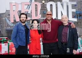 Chris Evans, Lucy Liu, Dwayne Johnson, Kiernan Shipka, JK Simmons and  Bonnie Hunt at the Photocall for Red One, Potters Field, London Stock Photo 