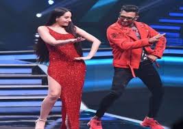 Nora fatehi (born 6 february 1992) is a canadian dancer, model, actress, singer, and producer who is known for her work in the indian film industry.she has appeared in hindi, telugu, malayalam and tamil language films. Terence Lewis Inappropriately Touches Nora Fatehi On India S Best Dancer Fans Angered