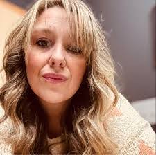 Samantha Weir's Instagram, Twitter & Facebook