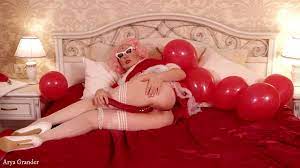 MILF pussy masturbation and air balloon fun, Santa holiday mood free porn  video (Arya Grander) - XVIDEOS.COM